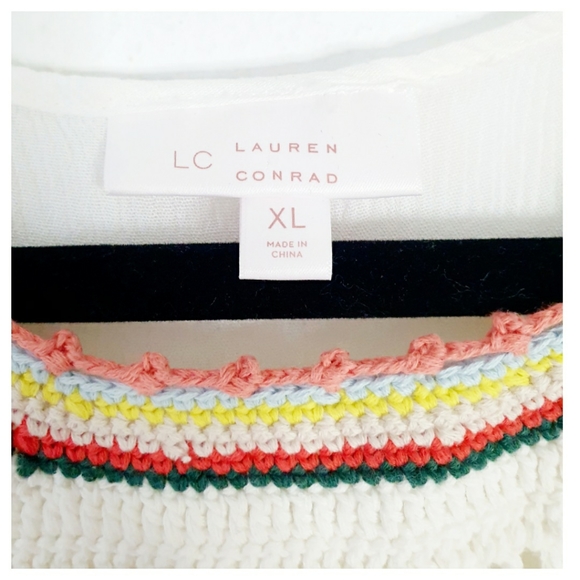 💥Lauren Conrad Crochet Asymmetrical Hem Top - Picture 10 of 11